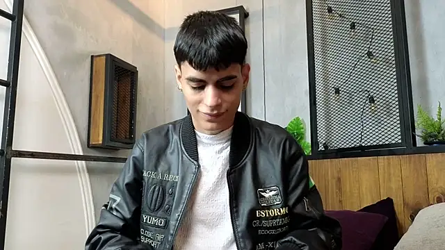 Dani mc1 online show from December 18, 2025, 11:27 am