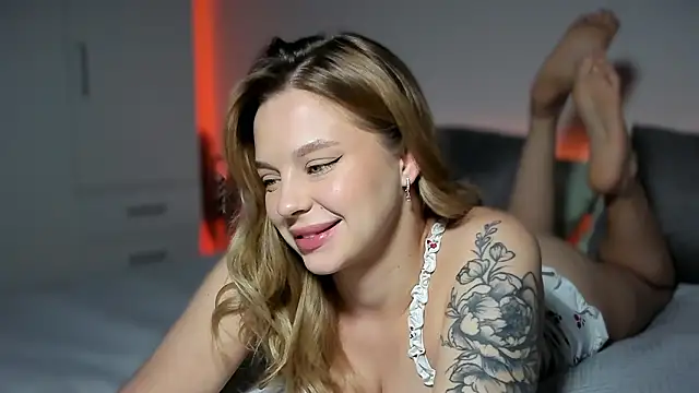 Snapshot of LilyFlamee chatting on February 11, 2026, 2:11 pm LilyFlamee online show from February 11, 2026, 2:11 pm