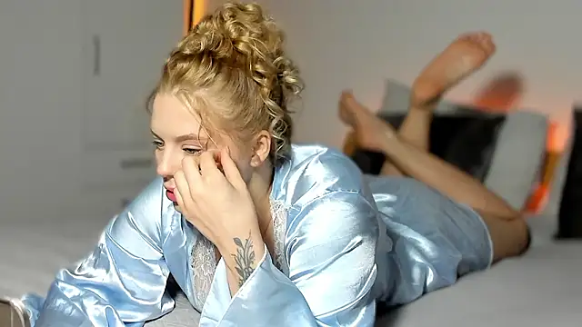 Snapshot of LilyFlamee chatting on March 18, 2026, 1:14 pm LilyFlamee online show from March 18, 2026, 1:14 pm