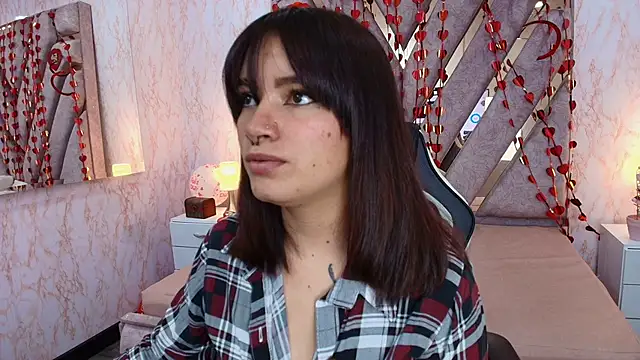 NahomyPeach online show from September 11, 2025, 4:12 am