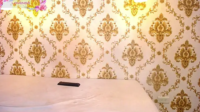 EMILYY WALKER online show from October 1, 2025, 12:11 pm