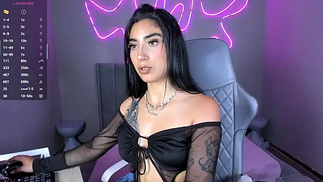 Emma and Issac online show from February 16, 2026, 8:49 pm