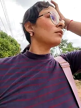 Lily-o online show from October 29, 2025, 1:57 pm