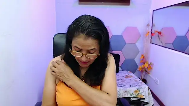 Snapshot of AmandaPeet chatting on September 20, 2025, 7:48 pm AmandaPeet online show from September 20, 2025, 7:48 pm