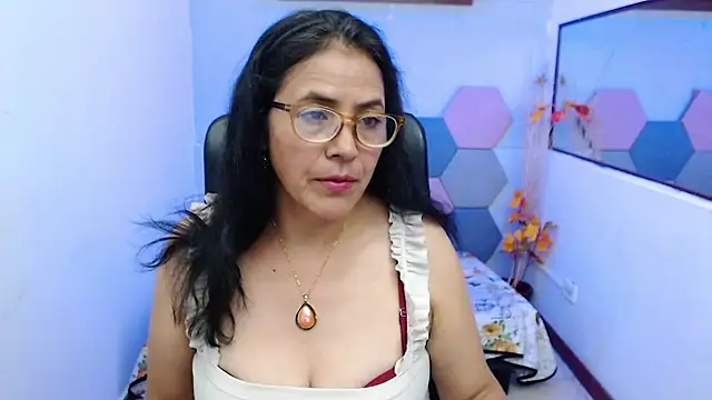 Snapshot of AmandaPeet chatting on September 22, 2025, 8:22 pm AmandaPeet online show from September 22, 2025, 8:22 pm