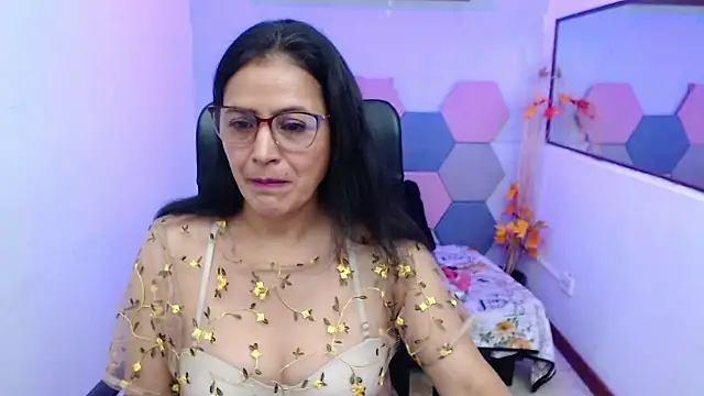 Snapshot of AmandaPeet chatting on September 26, 2025, 8:35 pm AmandaPeet online show from September 26, 2025, 8:35 pm