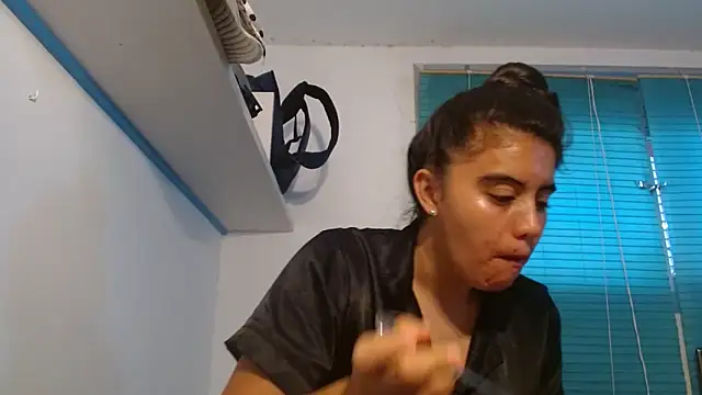 Arieeel 09 online show from April 10, 2026, 6:07 am