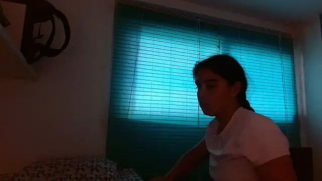 Snapshot of Arieeel_09 chatting on April 16, 2026, 4:08 pm Arieeel 09 online show from April 16, 2026, 4:08 pm