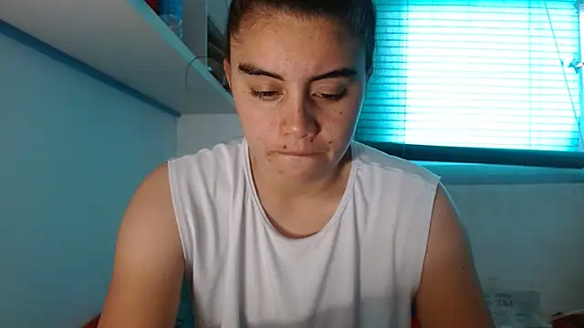 Snapshot of Arieeel_09 chatting on April 20, 2026, 4:10 pm Arieeel 09 online show from April 20, 2026, 4:10 pm