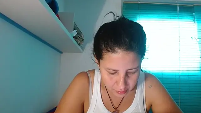 Snapshot of Arieeel_09 chatting on April 24, 2026, 4:53 pm Arieeel 09 online show from April 24, 2026, 4:53 pm