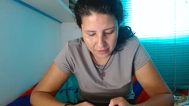 Snapshot of Arieeel_09 chatting on April 26, 2026, 4:15 pm Arieeel 09 online show from April 26, 2026, 4:15 pm