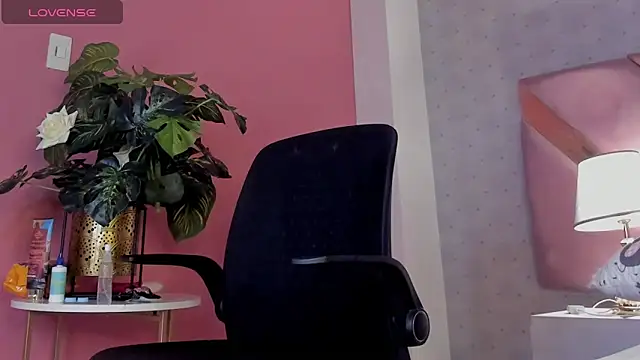 RoxyReign online show from September 28, 2025, 1:49 pm