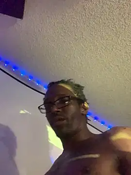 Snapshot of Triggerhappycj100 chatting on March 9, 2026, 12:25 am Triggerhappycj100 online show from March 9, 2026, 12:25 am