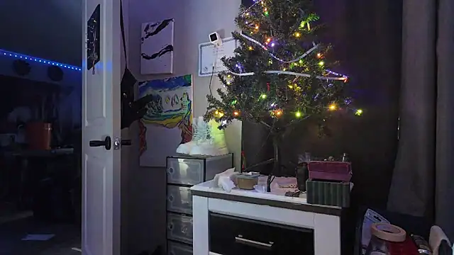 Snapshot of Triggerhappycj100 chatting on March 25, 2026, 9:32 pm Triggerhappycj100 online show from March 25, 2026, 9:32 pm