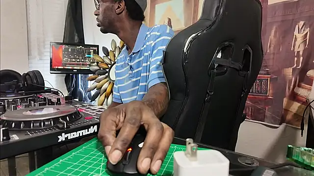 Triggerhappycj100 online show from April 28, 2026, 2:27 am