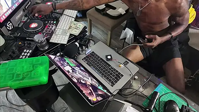 Triggerhappycj100 online show from May 7, 2026, 8:58 pm