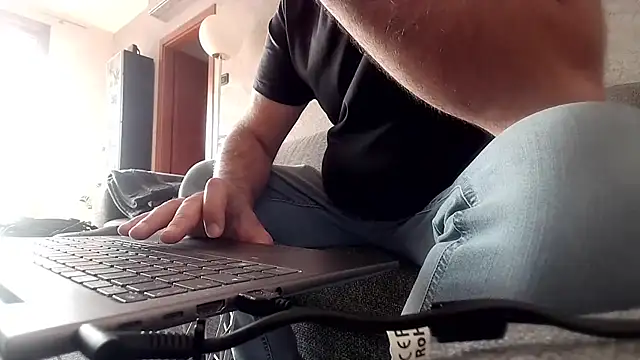 cucciolotto76 online show from November 8, 2025, 11:21 am