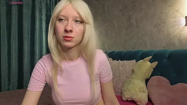 Snapshot of BubugAgaska chatting on October 15, 2025, 7:14 pm BubugAgaska online show from October 15, 2025, 7:14 pm