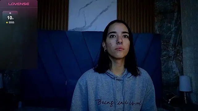 Snapshot of violett__golden chatting on September 27, 2025, 11:04 am violett golden online show from September 27, 2025, 11:04 am