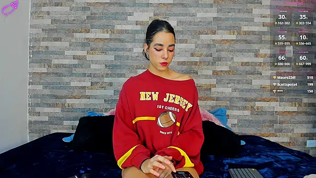 Snapshot of violett__golden chatting on October 7, 2025, 2:09 am violett golden online show from October 7, 2025, 2:09 am