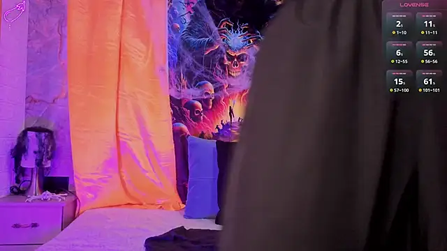 Snapshot of violett__golden chatting on October 8, 2025, 11:08 am violett golden online show from October 8, 2025, 11:08 am