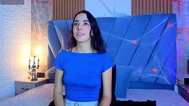 Snapshot of violett__golden chatting on October 12, 2025, 9:03 pm violett golden online show from October 12, 2025, 9:03 pm