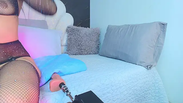 Snapshot of Roxana_gomez chatting on April 17, 2026, 3:31 am Roxana gomez online show from April 17, 2026, 3:31 am