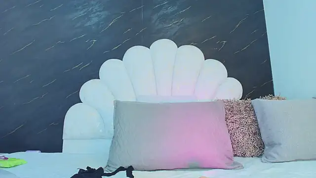Snapshot of Roxana_gomez chatting on May 6, 2026, 3:13 am Roxana gomez online show from May 6, 2026, 3:13 am