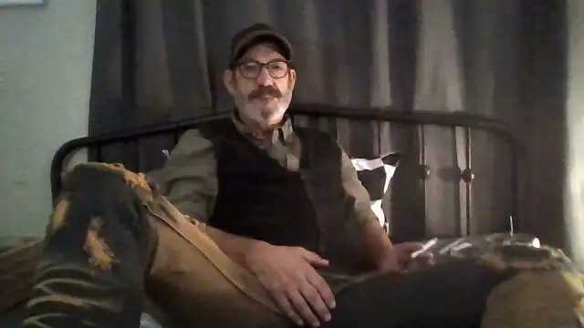 Snapshot of FoxnMouse chatting on October 5, 2025, 6:56 am FoxnMouse online show from October 5, 2025, 6:56 am