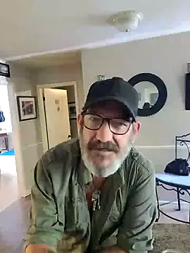 Snapshot of FoxnMouse chatting on October 7, 2025, 5:54 pm FoxnMouse online show from October 7, 2025, 5:54 pm