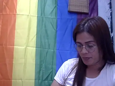 juicycum069 online show from April 24, 2026, 10:50 am