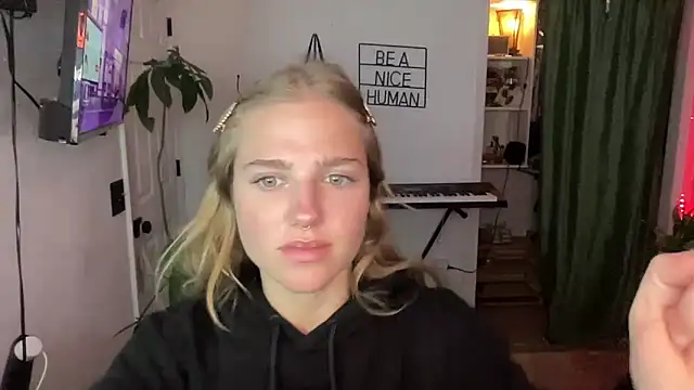 Snapshot of sweetceeme chatting on October 20, 2025, 3:18 am sweetceeme online show from October 20, 2025, 3:18 am