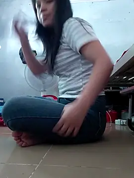 Anny-ly online show from December 18, 2025, 4:18 am