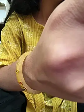 Snapshot of modelnishu chatting on March 7, 2026, 9:39 am modelnishu online show from March 7, 2026, 9:39 am