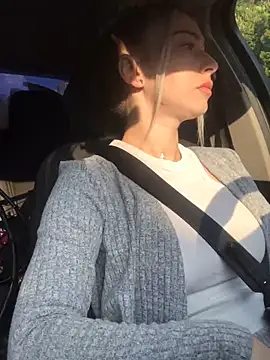 Reina Cummings online show from September 9, 2025, 5:29 am