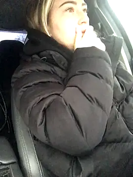 Reina Cummings online show from October 15, 2025, 5:07 am