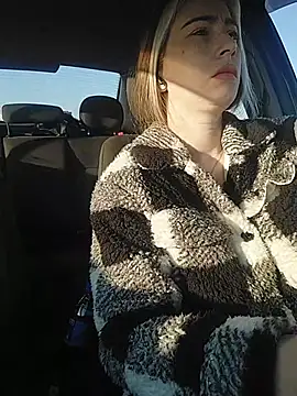 Snapshot of Reina_Cummings chatting on February 27, 2026, 6:13 am Reina Cummings online show from February 27, 2026, 6:13 am