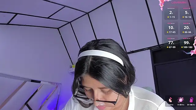 Snapshot of megann__up chatting on October 9, 2025, 3:26 am megann  up online show from October 9, 2025, 3:26 am