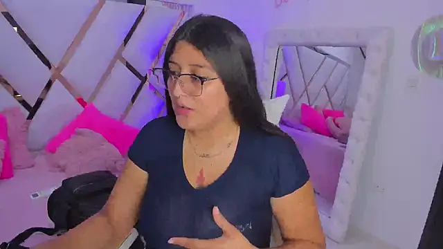 Snapshot of megann__up chatting on October 12, 2025, 11:26 pm megann  up online show from October 12, 2025, 11:26 pm