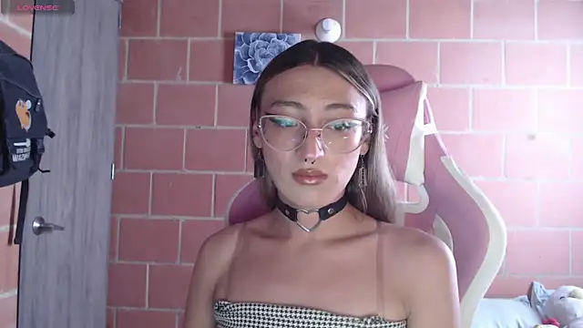 Snapshot of Andrea_camilaaa chatting on October 1, 2025, 3:29 pm Andrea camilaaa online show from October 1, 2025, 3:29 pm