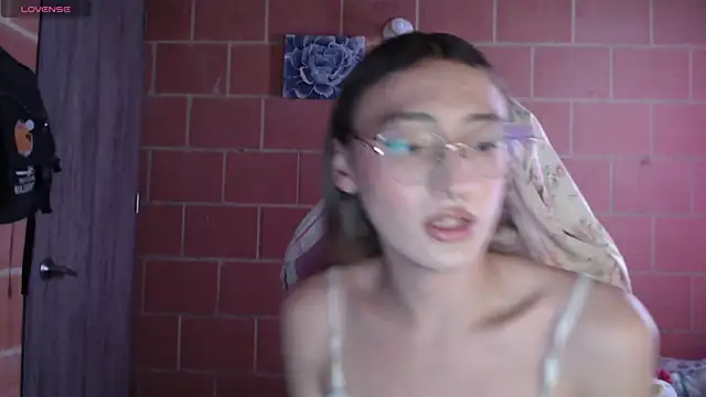 Snapshot of Andrea_camilaaa chatting on October 14, 2025, 5:36 pm Andrea camilaaa online show from October 14, 2025, 5:36 pm