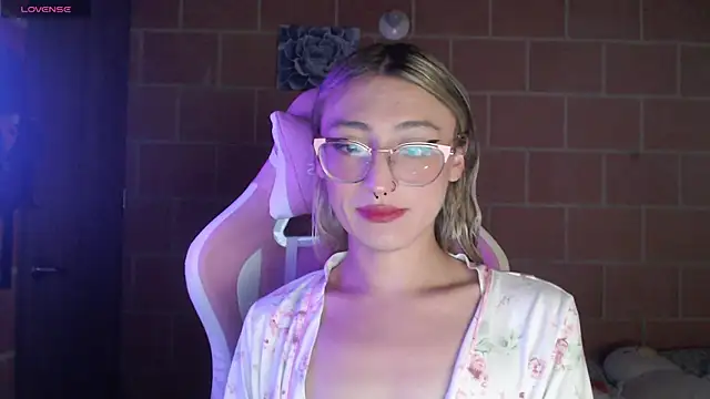 Snapshot of Andrea_camilaaa chatting on April 15, 2026, 11:06 am Andrea camilaaa online show from April 15, 2026, 11:06 am