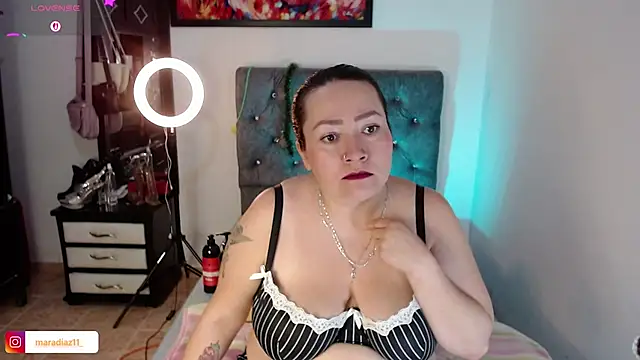 MaraDiaz11 online show from May 19, 2026, 8:59 pm