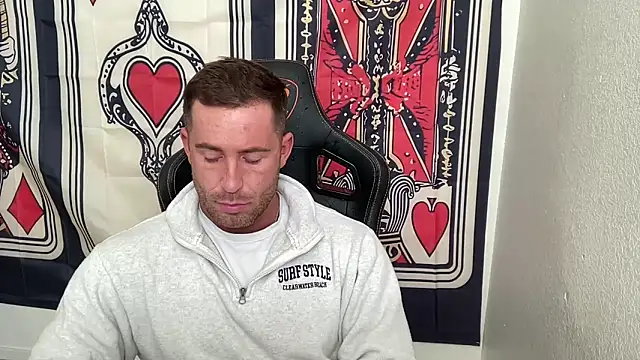 brettmycles28 online show from December 2, 2025, 4:24 pm