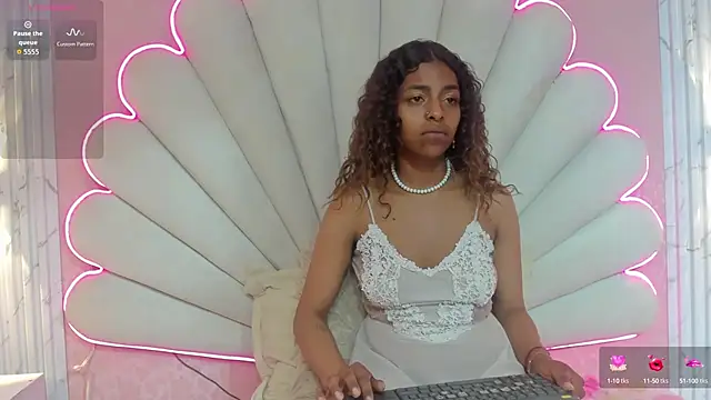 Snapshot of MisRoos chatting on October 6, 2025, 8:28 pm MisRoos online show from October 6, 2025, 8:28 pm