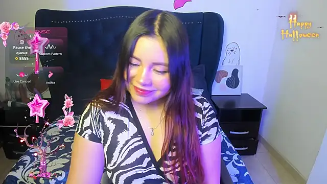 LucyPetit online show from October 15, 2025, 1:33 pm