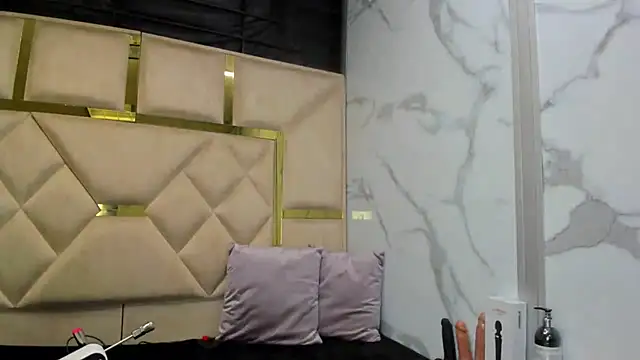 Allisonts69 online show from March 17, 2026, 2:27 am