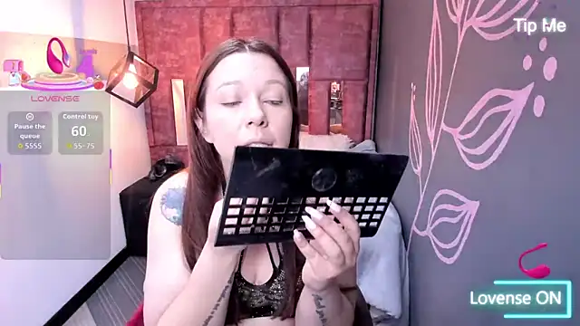 Isa Thompson   online show from September 25, 2025, 11:47 am