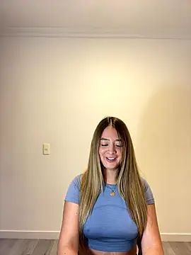 Snapshot of Zara_Ross chatting on October 5, 2025, 12:42 am Zara Ross online show from October 5, 2025, 12:42 am