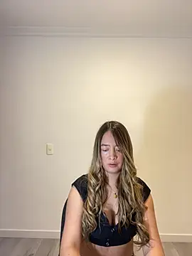 Snapshot of Zara_Ross chatting on October 7, 2025, 1:14 am Zara Ross online show from October 7, 2025, 1:14 am